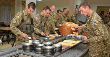 ЗСУ переходять на нову модель забезпечення харчуванням бійців, — Міноборони