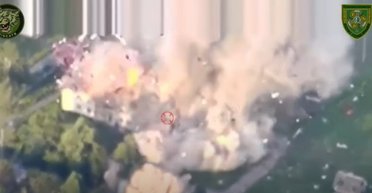 Ювелірна робота бомберів: авіація ЗСУ стерла в порошок розташування солдатів РФ (відео)