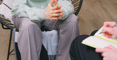 Ищут проукраинских жителей: ФСБ отправила в Луганскую область агентов под видом "психологов"