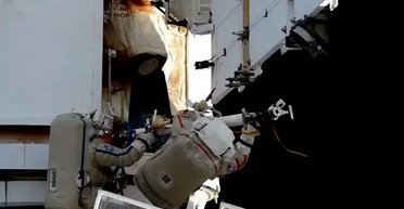 Астронавти на МКС зіткнулися з токсичною краплею у відкритому космосі: і це ще не всі проблеми (фото)