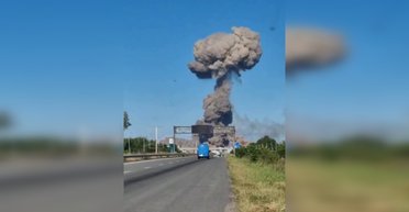 Под Житомиром прогремели мощные взрывы: серый "гриб" видно за несколько километров (видео)