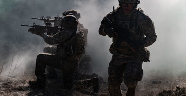 Где заработать, чтобы сводить девушку в ресторан: МО продолжает креативно рекламировать контракты с ВСУ (видео)