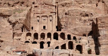 Сотни метров водопровода: древние инженеры Петры сделали невозможное 2000 лет назад (фото)