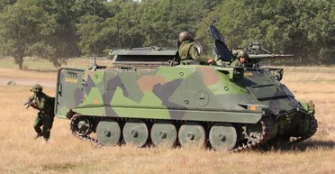 Выдерживает прямое попадание 20 мм снаряда: в ВСУ появится шведский бронетранспортер PbV 302 (фото)