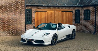 На аукцион выставили редкий лимитированный суперкар Ferrari известного певца (фото)