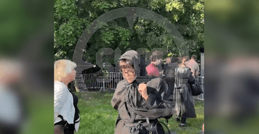 Після похорону Пригожина на кладовищі помітили дружину його двійника, — росЗМІ (фото)