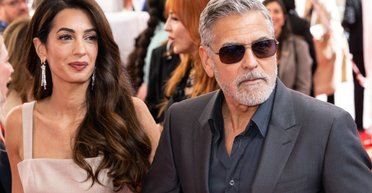 Джордж и Амаль Клуни в элегантных образах сходили на свидание в Венеции (фото)