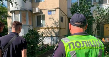 Обломки упали возле многоэтажки: киевская полиция показала сбитый вражеский дрон (фото)