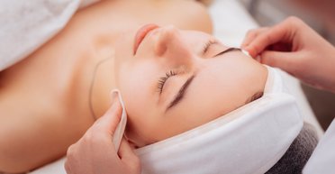 Календар краси на другу половину липня 2024 року: коли робити процедури