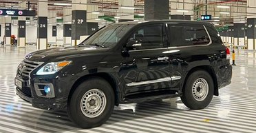 Lexus LX получил необычную компактную модификацию с большим V8 (фото)