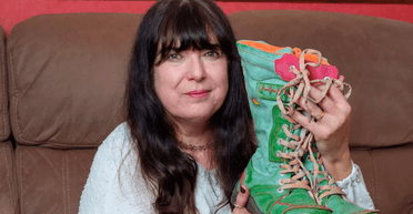 Женщине неделями приходили странные посылки: причина оказалась неожиданной