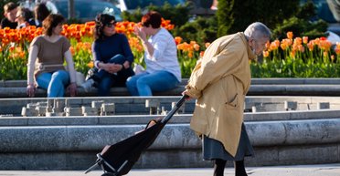 На життя не вистачає: багато пенсіонерів в Україні отримують менше прожиткового мінімуму