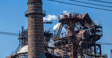 Восстанавливать разрушенные металлургические заводы на Востоке вряд ли будут - мнение