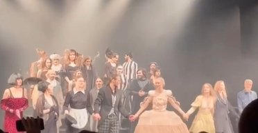 Страдало 80% женщин: актеры "Молодого театра" со сцены напомнили о домогательствах Билоуса (видео)