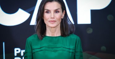 Королева Летиція в стильному вбранні відвідала церемонію вручення премії DISCAPNET Awards (фото)