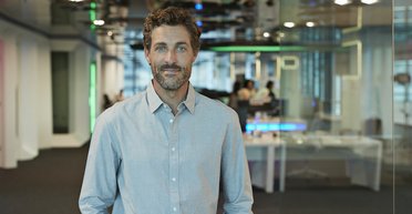 "Золотой парашют". Три способа построить две карьеры