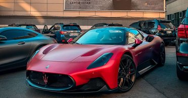 700-сильный эксклюзив: в Киеве засветился новейший суперкар Maserati (фото)