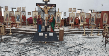 Посеченное распятие и иконы побиты стеклом: Россия обстреляла Киев и повредила церковь на Татарке (фото)
