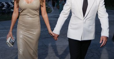 Антоніо Бандерас зі своєю подругою з'явився на венеціанському гала-вечорі amfAR (фото)