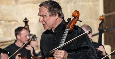 Брудні гроші. Швейцарія – FATF, FIFA та віолончель