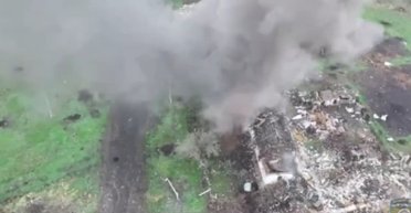 Минус личный состав ВС РФ: ВСУ показали работу наземного робота "Гієна" (видео)