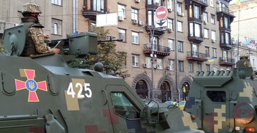 Военные рядом с гражданскими: юрист рассказал, что не так с отчетом Amnesty International