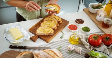 Хліб з маслом як елемент розкоші. Чому зростають ціни на продукти в Україні і що буде навесні