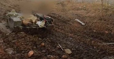 ЗС РФ використовують безпілотну наземну машину для евакуації поранених (відео)