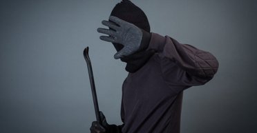 Нападає на жінок вночі: у соцмережах пишуть про маніяка у Києві, правоохоронці з'ясовують деталі