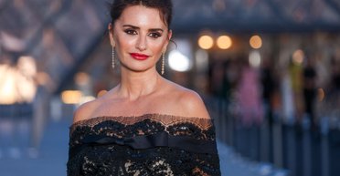 Пенелопа Крус поразила фигурой в кружевном комбинезоне на вечеринке Lancome