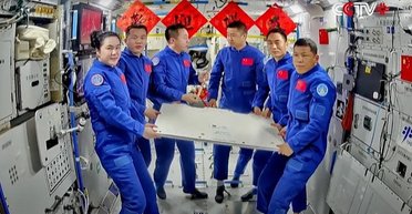 Китайські астронавти взяли під контроль космічну станцію "Тяньгун": що відомо (відео)