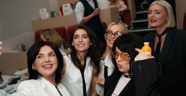 Знаменитості зібралися на б'юті-бранч у стилі студентської вечірки в Києві (фоторепортаж)