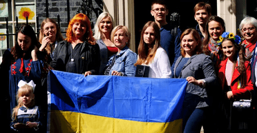 Около 1 100 евро в месяц: где в Европе беженцы из Украины получат максимальные выплаты (видео)