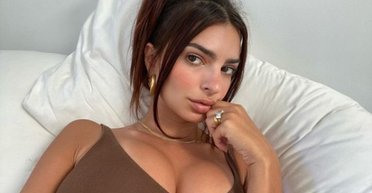 Емілі Ратаковскі після розлучення "розділила" свою обручку (фото)