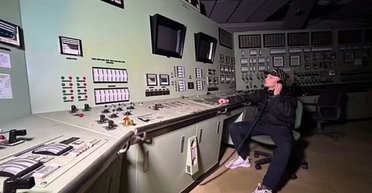 "Червона зона": блогер проник у покинутий пункт управління атомною станцією (фото)