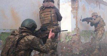 Лобові атаки багатоповерхівок: у Часовому Яру тривають запеклі бої в руїнах (карта)