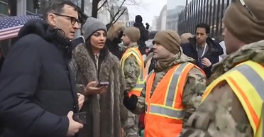 Показал Википедию: экс-премьера Польши полиция задержала перед инаугурацией Трампа (видео)