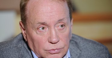 Російський телеведучий Олександр Масляков, через пухлину в легенях, йде з КВК