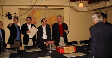 Билл Клинтон наконец нарушил молчание относительно связей с Эпштейном: "Ничего плохого не сделал"