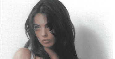 Дева Кассель знялася в мереживному ансамблі (фото)