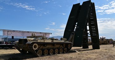 Україна отримала мостоукладачі AVLB на базі американських M60 (фото)