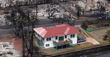 Думали фотошоп: правда про "диво-будинок" вартістю $4 млн, який "вижив" після лісових пожеж