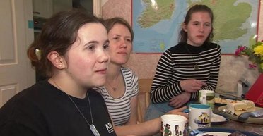 Полюбила, как своих: в Британии пенсионерка взяла кредит, чтобы купить дом для беженцев из Украины