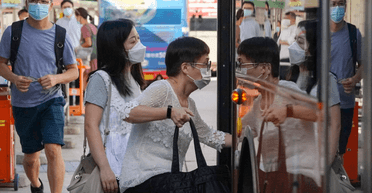 "Завжди при мені": пенсіонерка забула в автобусі сумку, в якій було $206 тисяч (фото)