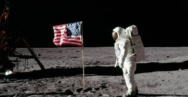 Чому на знімках астронавтів з Місяця не видно зірок: немає жодної теорії змови (фото)