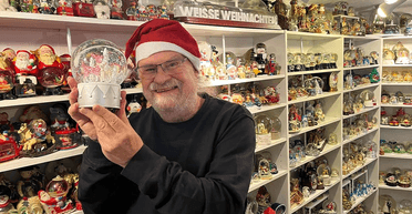 Зимова казка: німець зібрав найбільшу у світі колекцію снігових куль (фото, відео)