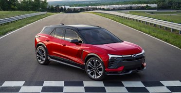 615 сил и 3,4 с до сотни: General Motors начинает продажи мощного электрокроссовера (фото)