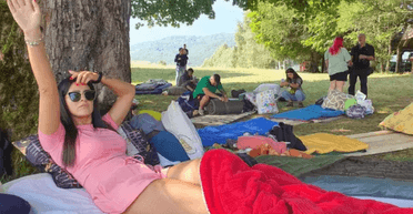 "Провела тут 800 годин": учасники чемпіонату з ліні лежать уже п'ятий тиждень (відео)