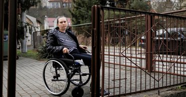 "Тримаю свої речі під ліжком": у Польщі українку після інсульту виселили до будинку для безпритульних