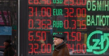 Курс доллара уже 29: что происходит на межбанке и почему падает гривна